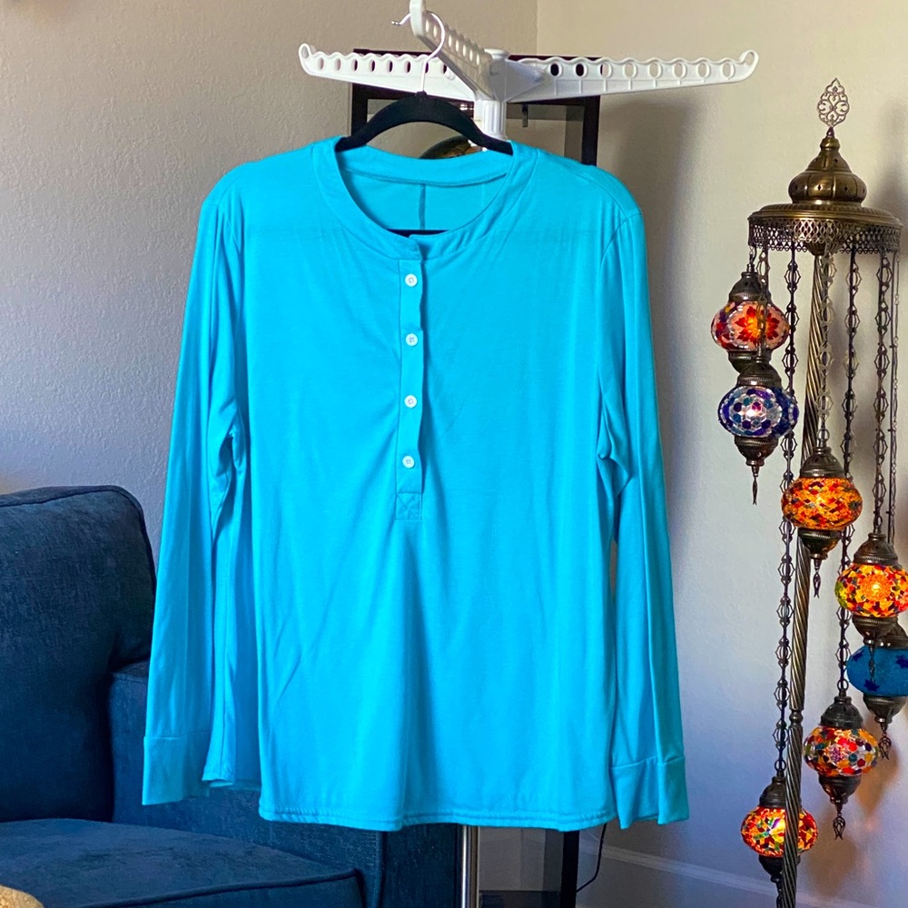 1X Aqua long sleeve shirt. No tags.